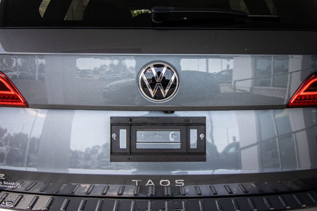 Certified 2023 Volkswagen Taos SE w/ Panoramic Sunroof Package FWD image 15