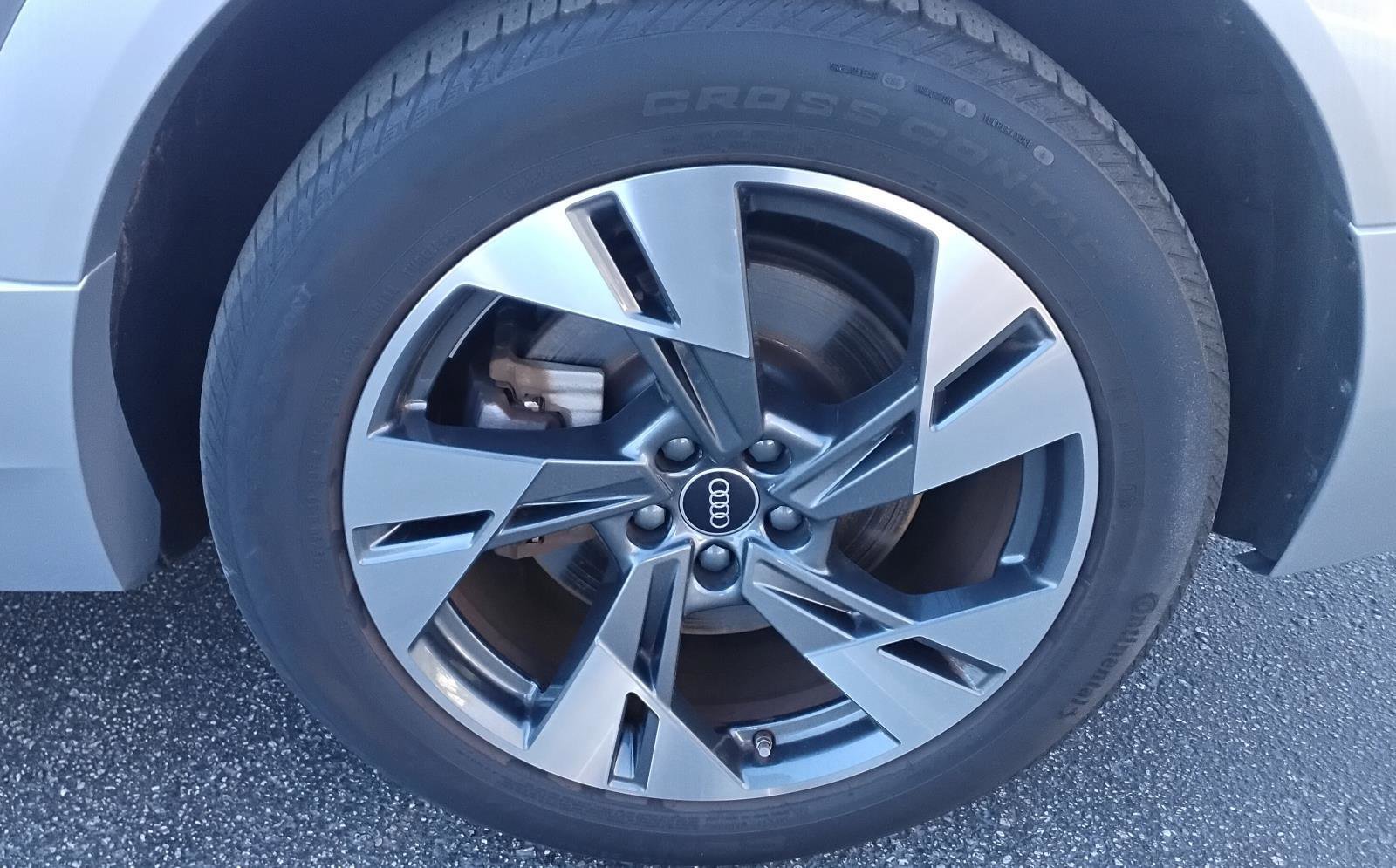 Certified 2022 Audi e-tron Premium w/ Convenience Plus Package image 10