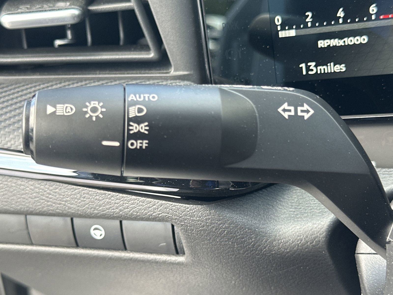 New 2025 Nissan Kicks SR image 13