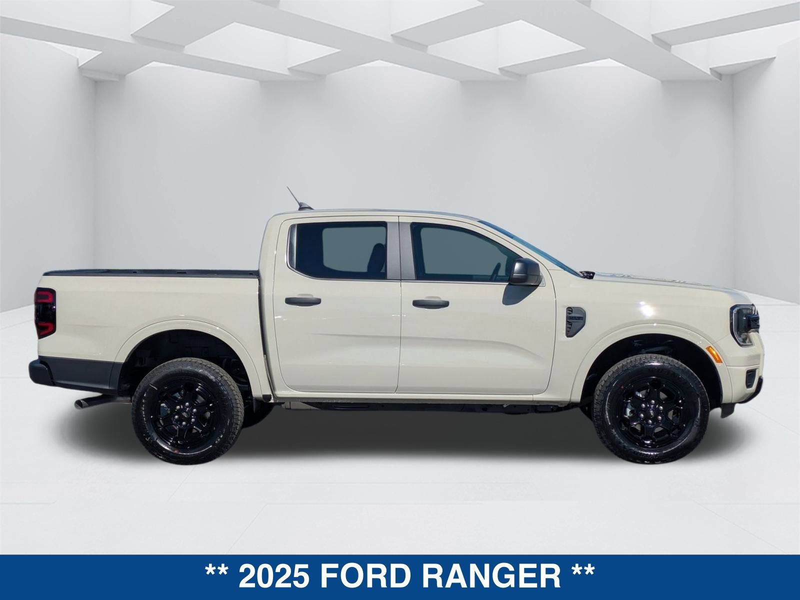 New 2025 Ford Ranger XLT w/ Black Appearance Package video 3