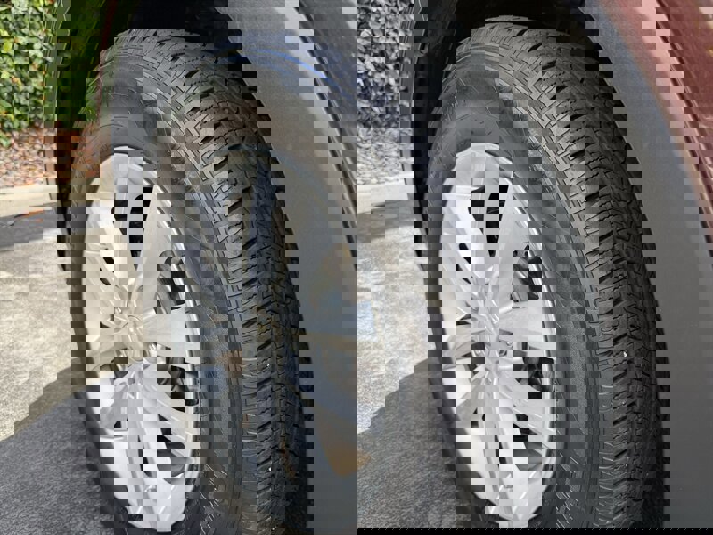 Used 2017 Kia Sorento LX w/ LX Convenience Package image 24