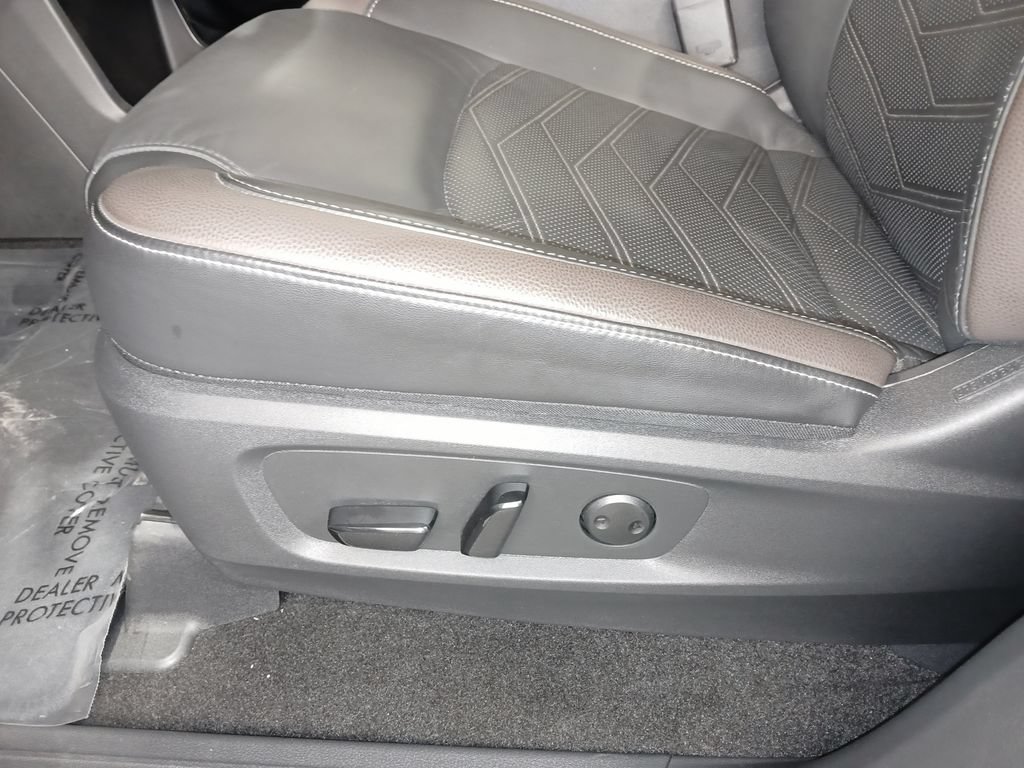 Used 2025 Nissan Pathfinder Platinum w/ Cargo Package AWD/4WD image 19
