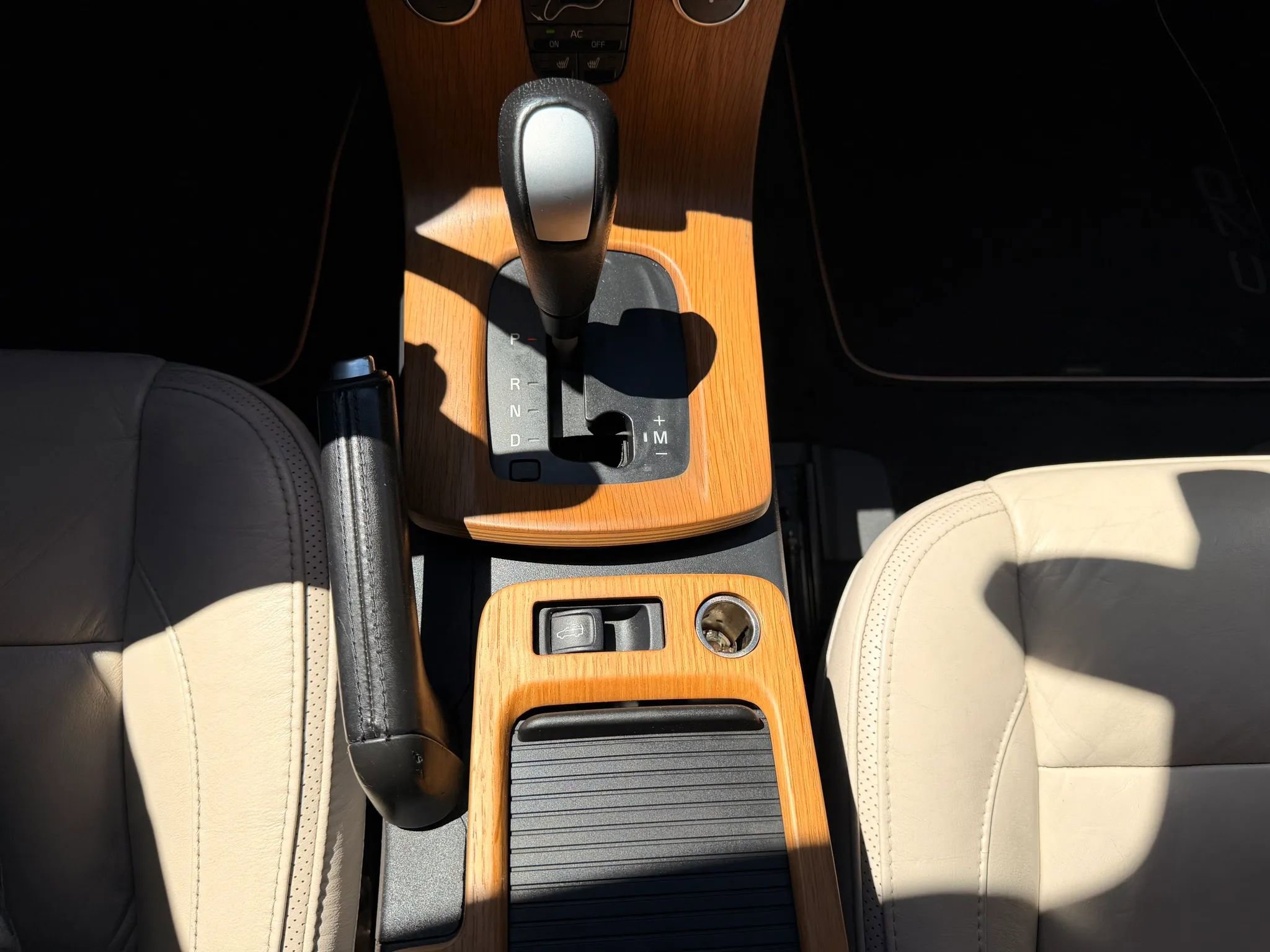 Used 2011 Volvo C70 T5 w/ Multimedia Pkg image 20