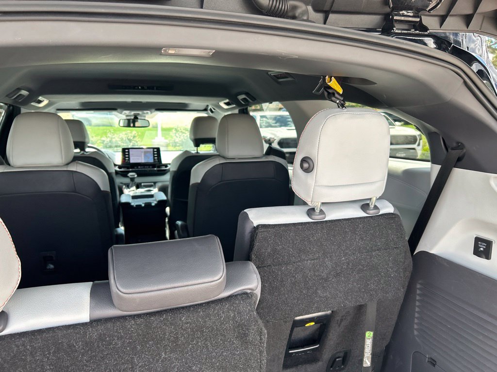 Used 2023 Toyota Sienna XSE w/ XSE Plus Package AWD/4WD image 16