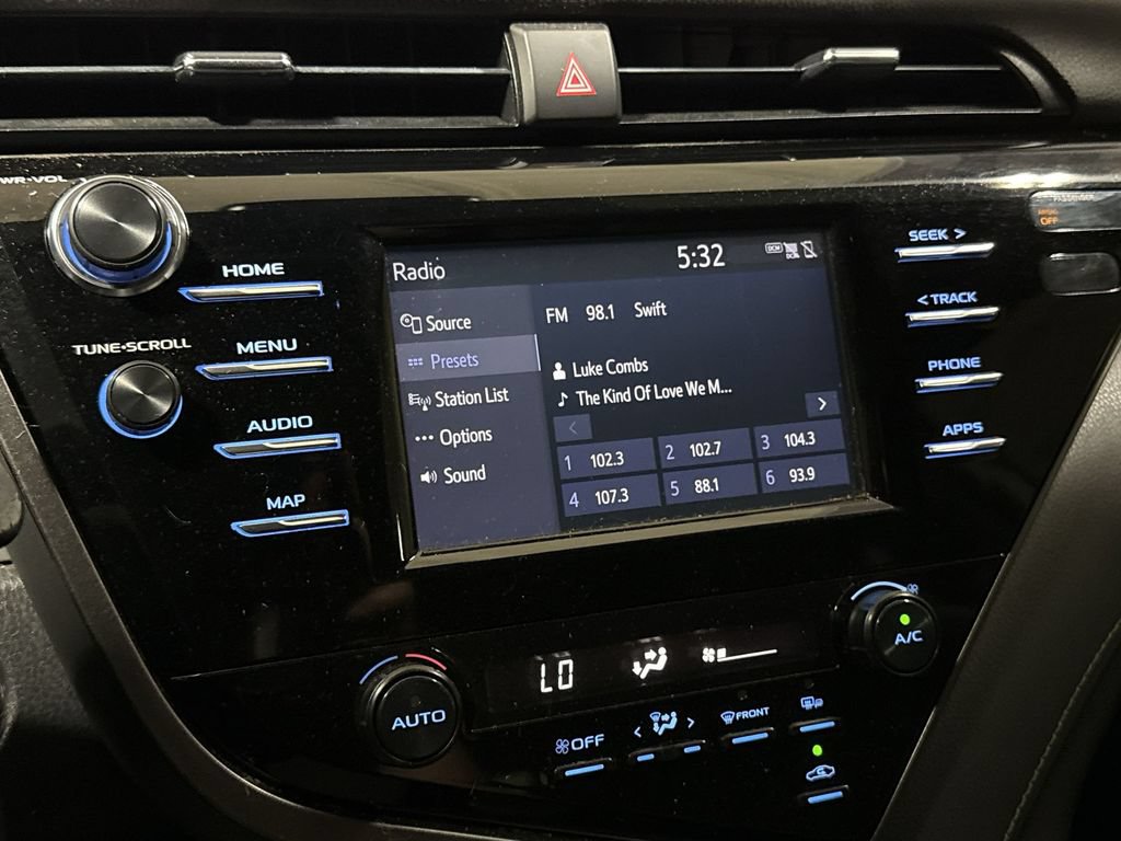Used 2019 Toyota Camry SE w/ Convenience Package FWD image 14