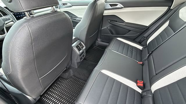 Used 2025 Volkswagen Taos SEL image 24