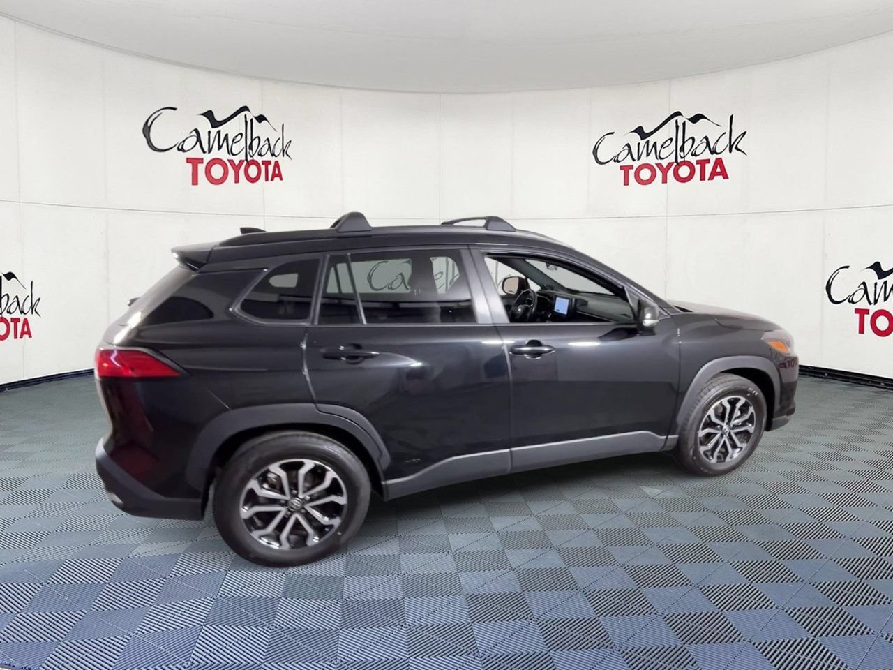 Used 2024 Toyota Corolla Cross AWD Hybrid w/ Moonroof Package image 3
