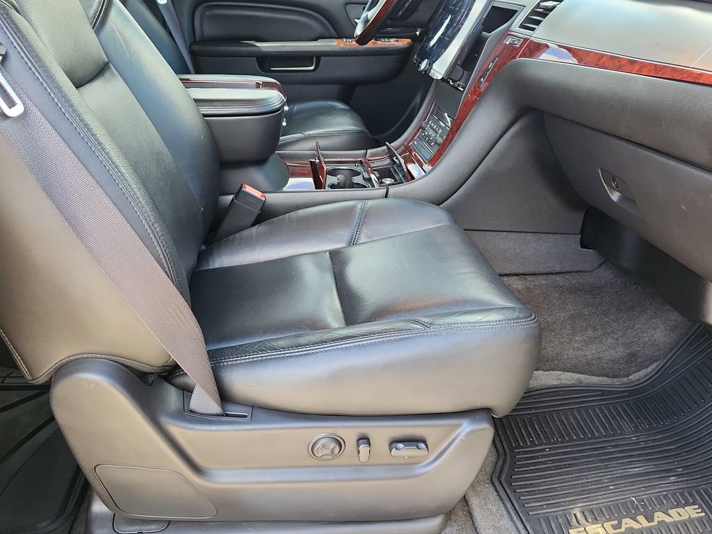 Used 2013 Cadillac Escalade EXT Luxury AWD/4WD image 12