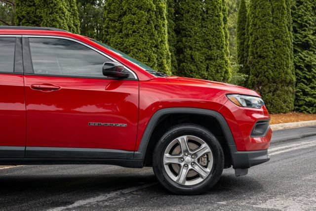 Used 2023 Jeep Compass Latitude AWD/4WD image 14