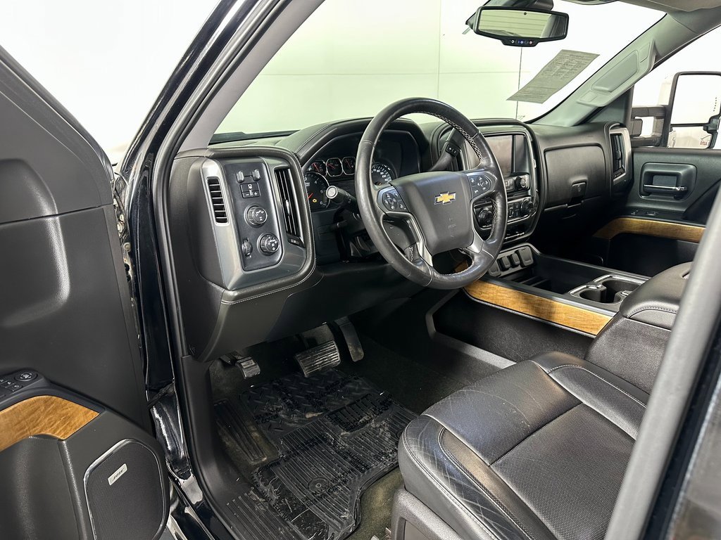 Used 2017 Chevrolet Silverado 1500 LTZ w/ LTZ Plus Package image 17