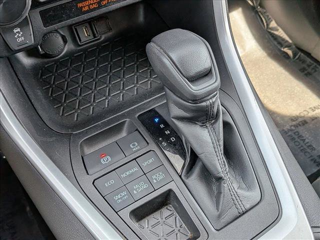 Used 2022 Toyota RAV4 LE AWD/4WD image 12