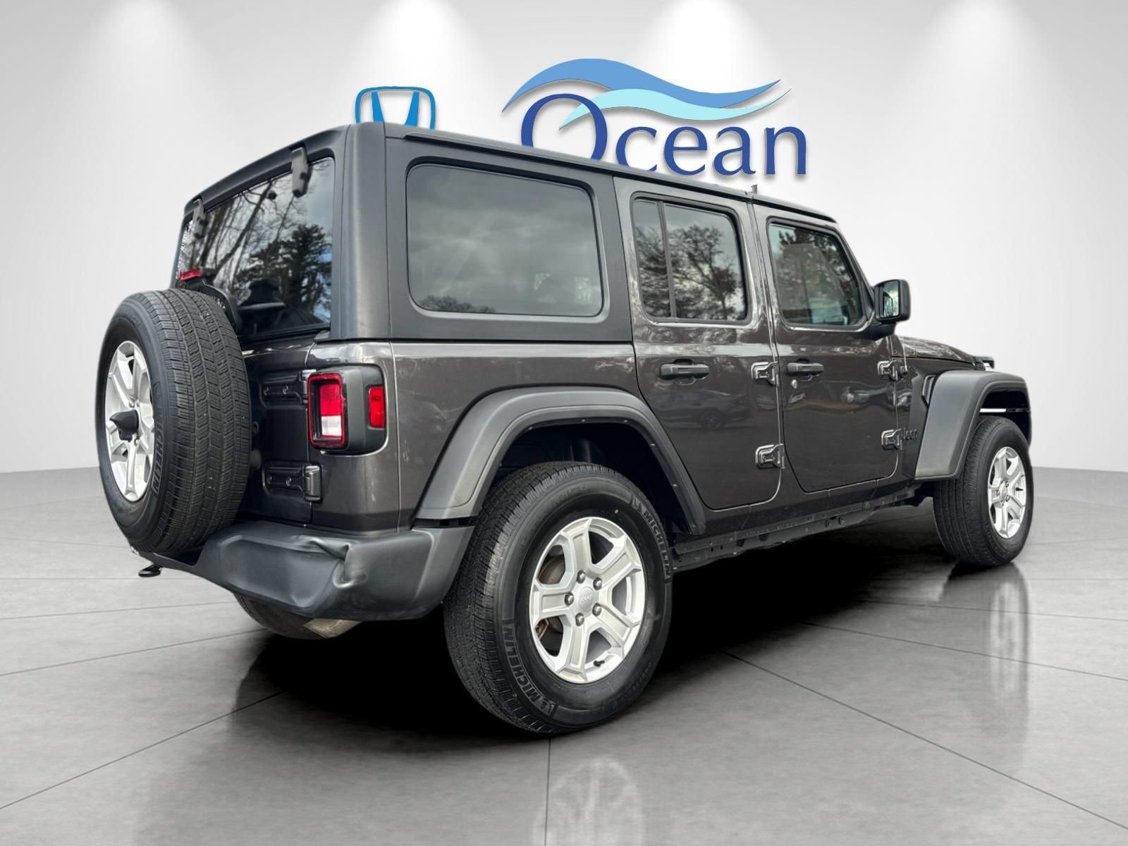 Used 2021 Jeep Wrangler Unlimited Sport image 3