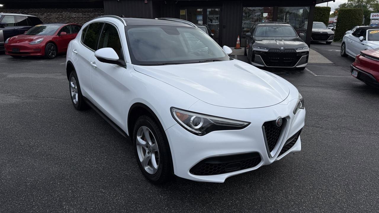 Used 2019 Alfa Romeo Stelvio AWD image 18