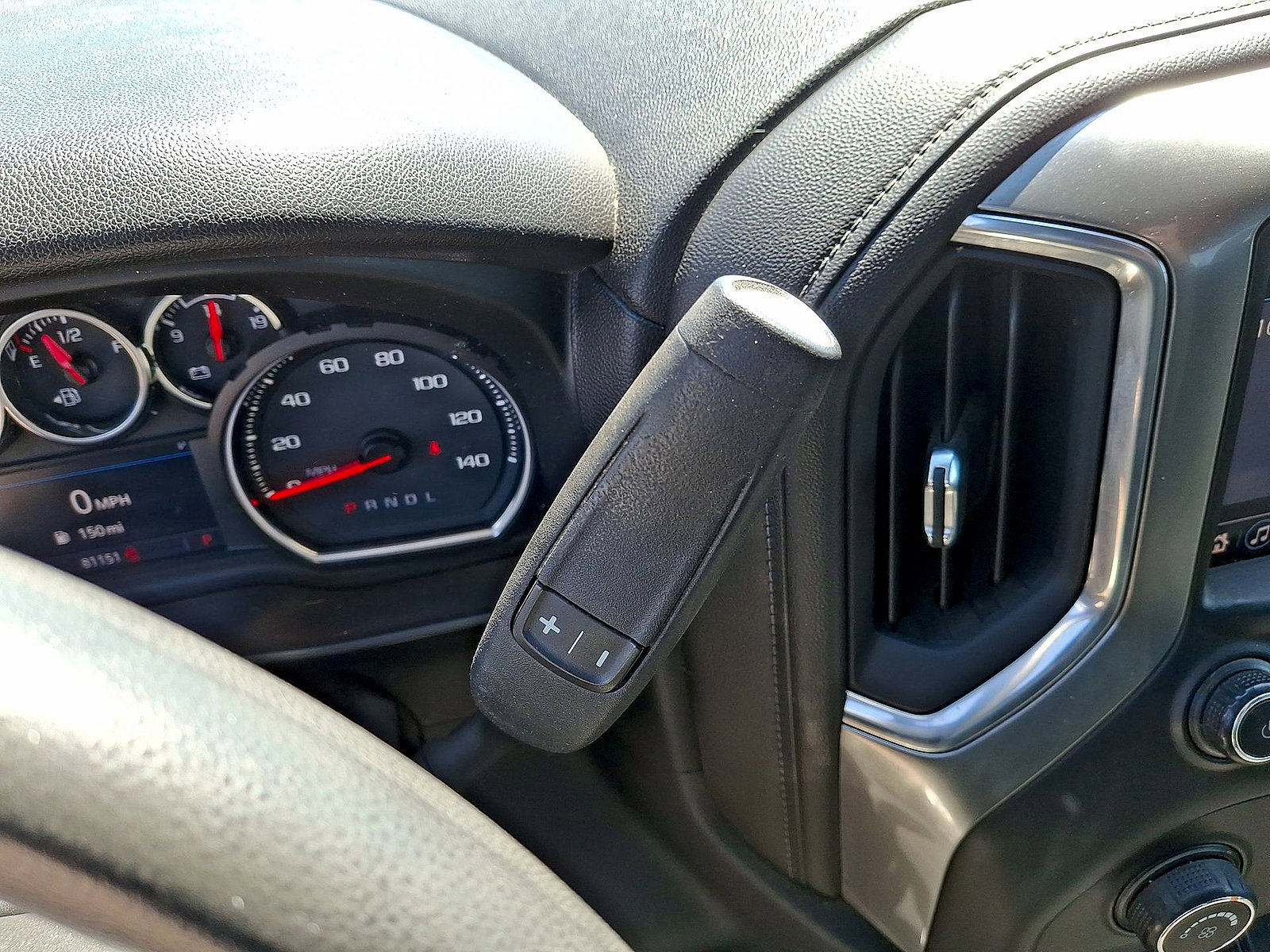 Used 2020 Chevrolet Silverado 1500 LT RWD image 12