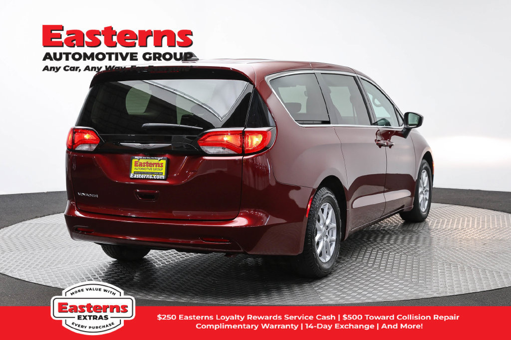Used 2023 Chrysler Voyager LX FWD image 6