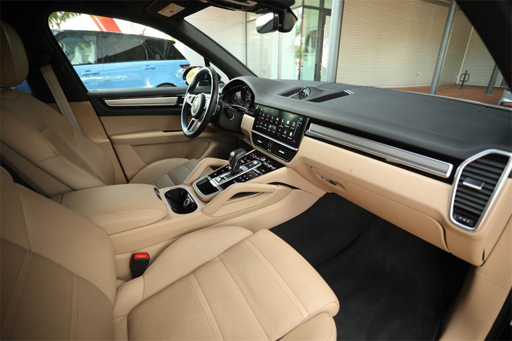 Used 2022 Porsche Cayenne Platinum Edition image 41