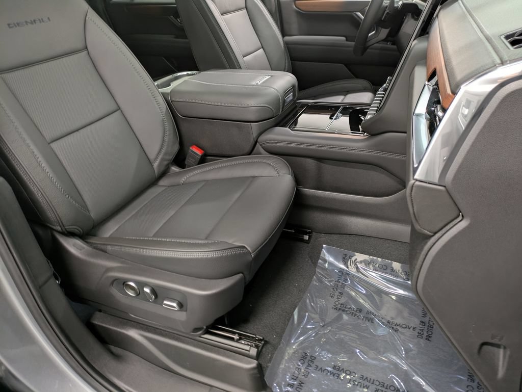 Used 2026 GMC Yukon XL Denali w/ Sun & Power Step Package AWD/4WD image 29