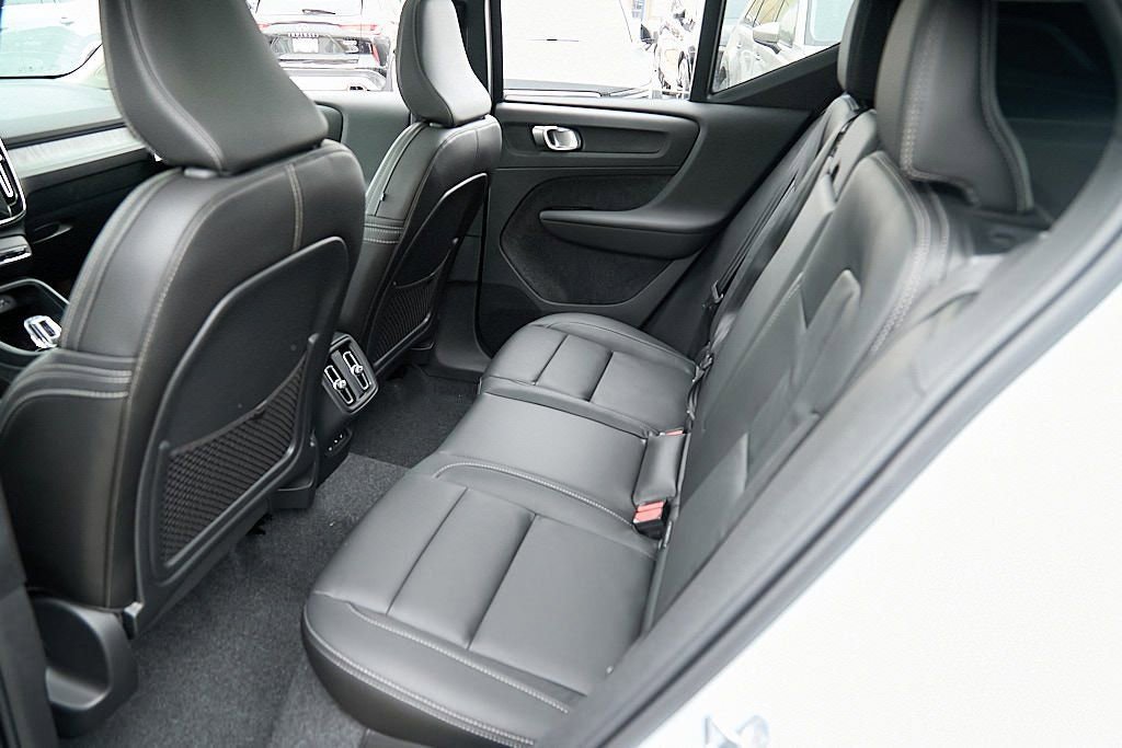 New 2026 Volvo XC40 B5 Plus w/ Climate Package image 20