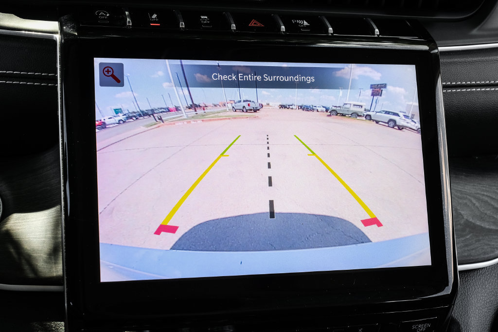 Used 2023 Jeep Grand Cherokee L Limited AWD/4WD image 31