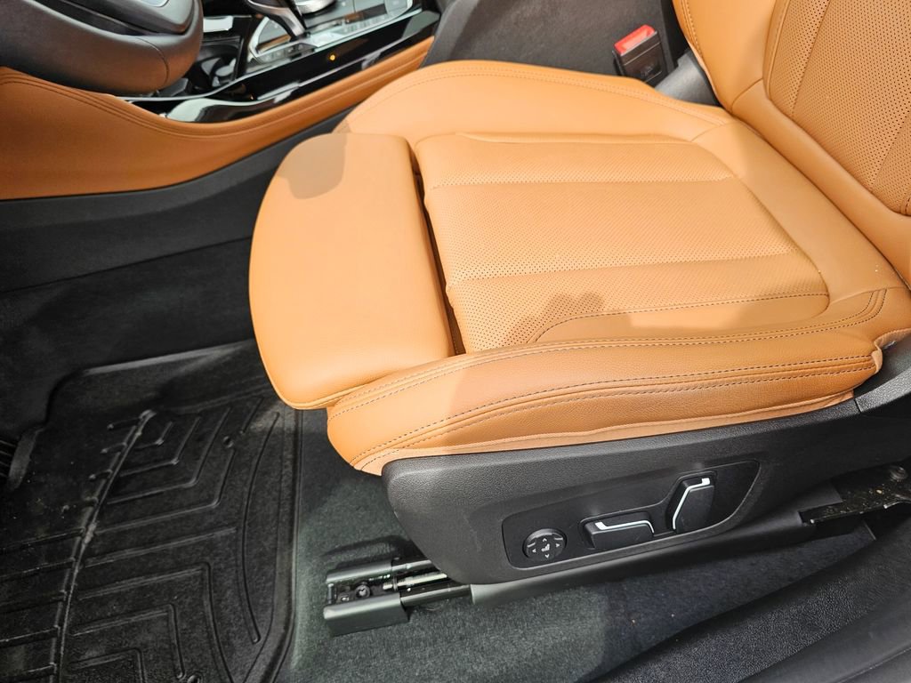 Used 2025 BMW X4 xDrive30i w/ Premium Package AWD/4WD image 16