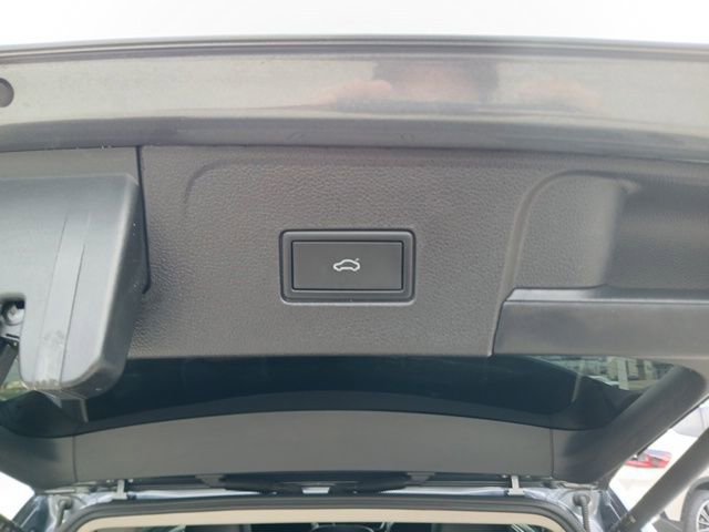 Used 2024 Volkswagen Atlas SE w/ Black Wheel Package image 10