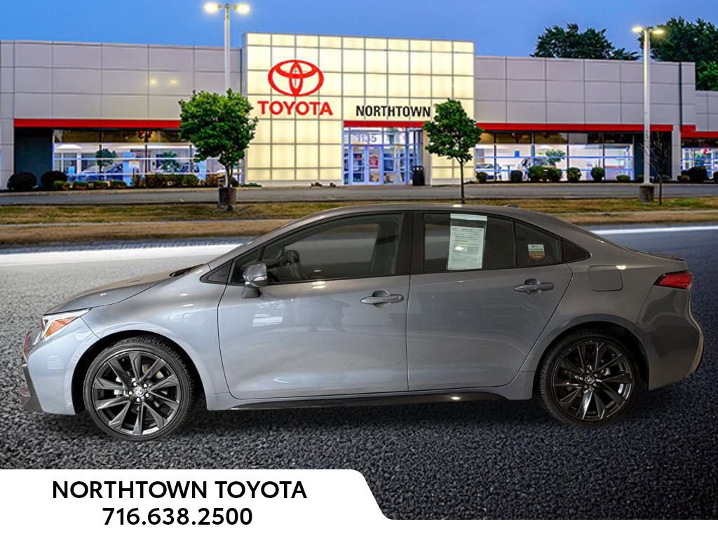 Used 2024 Toyota Corolla SE FWD image 2