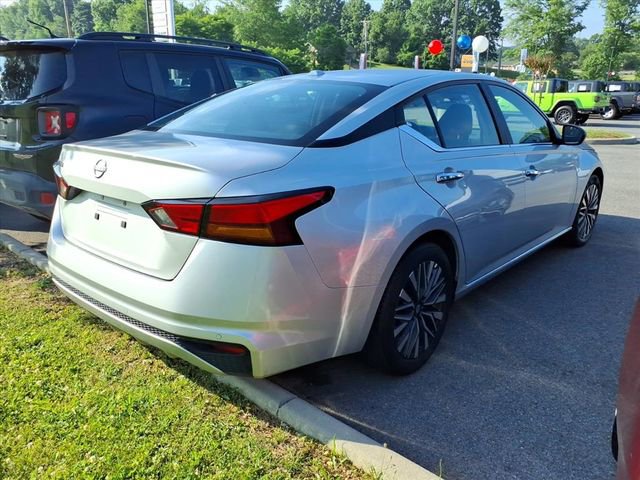 Used 2025 Nissan Altima 2.5 SV FWD image 9