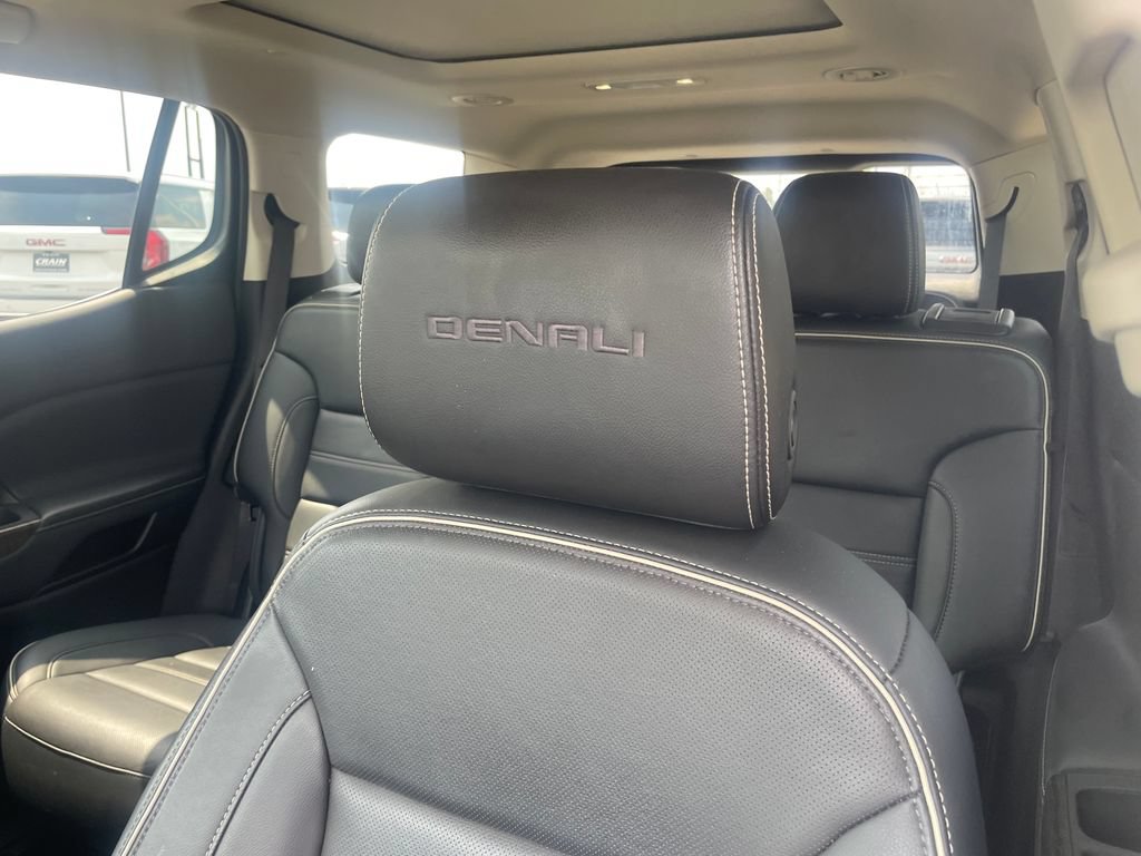 Used 2022 GMC Acadia Denali w/ Denali Ultimate Package FWD image 21