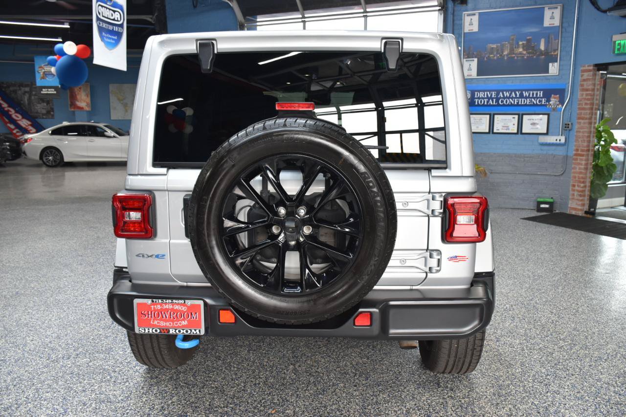 Used 2024 Jeep Wrangler Unlimited Sahara w/ Technology Group AWD/4WD image 4