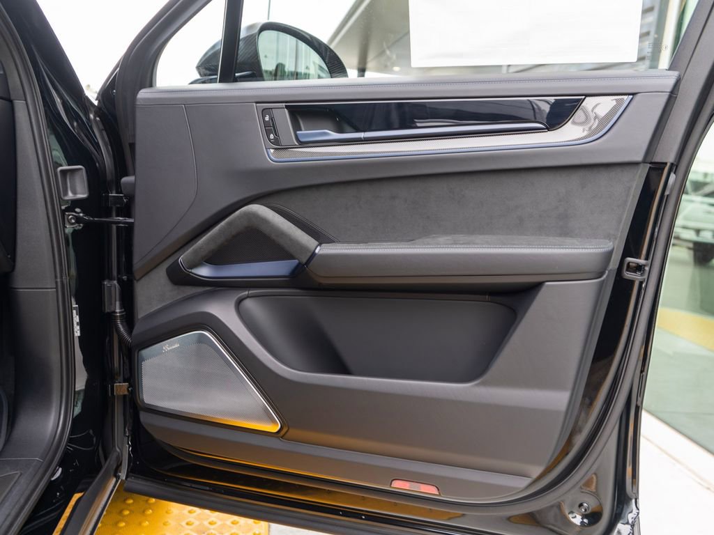 New 2026 Porsche Cayenne Turbo GT image 33