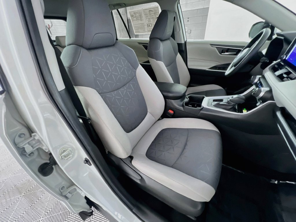 Used 2024 Toyota RAV4 XLE w/ Convenience Package FWD image 28