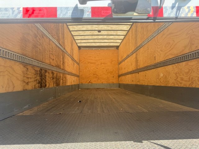 Used 2022 Ford F750 2WD Regular Cab Super Duty image 15