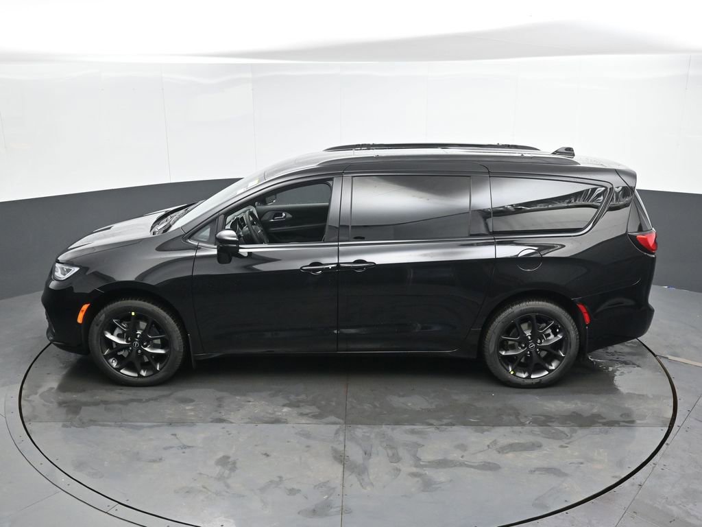 New 2026 Chrysler Pacifica Limited w/ S Appearance Package AWD/4WD image 36