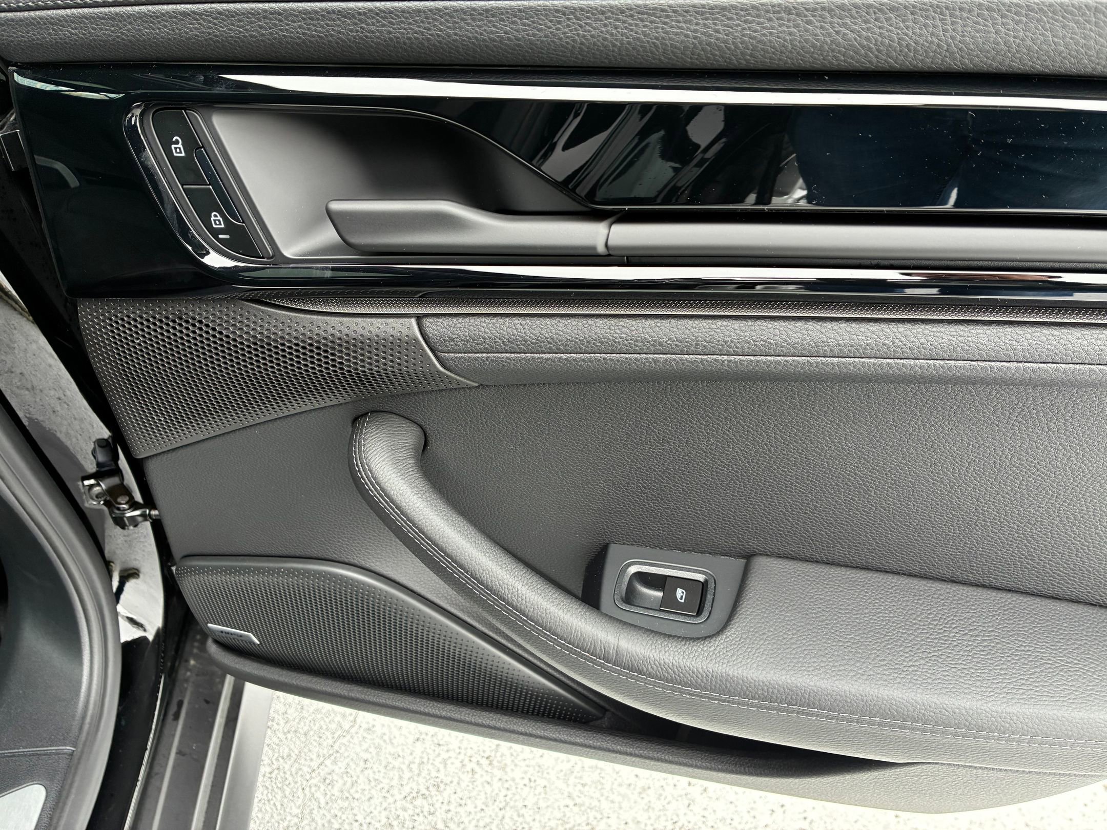 Certified 2025 Porsche Panamera 4 image 24