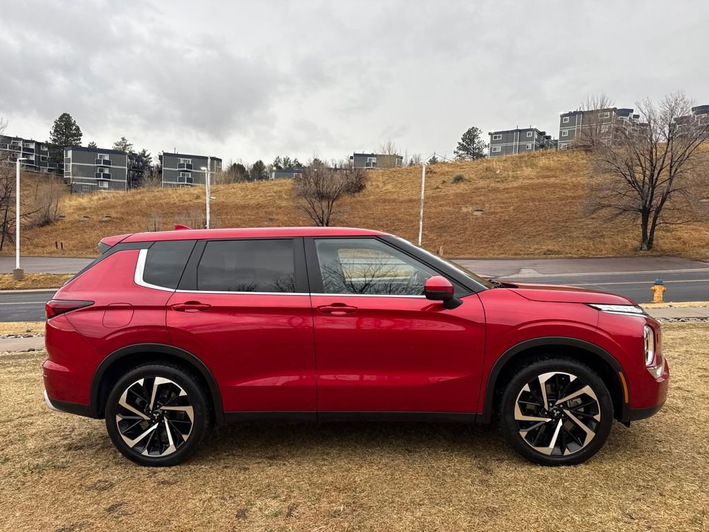 Used 2024 Mitsubishi Outlander SE image 9