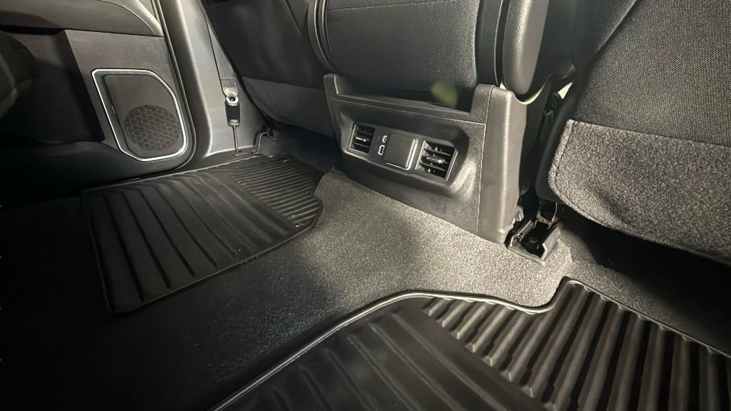 Used 2025 Chevrolet Silverado 1500 LT image 29