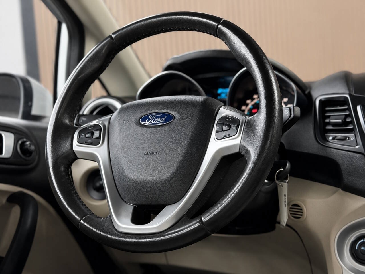 Used 2015 Ford Fiesta SE w/ Comfort Package FWD image 6