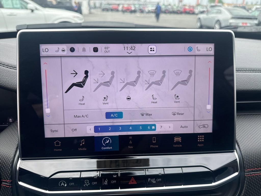 Certified 2025 Jeep Compass Trailhawk w/ Trailhawk Elite Group image 23