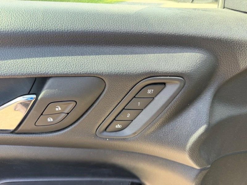 Used 2023 GMC Acadia AT4 w/ Technology Package AWD/4WD image 21