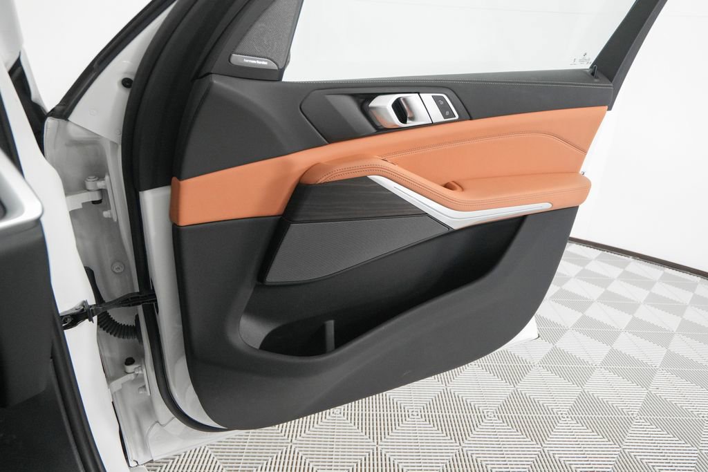 Used 2024 BMW X5 sDrive40i w/ M Sport Package image 21