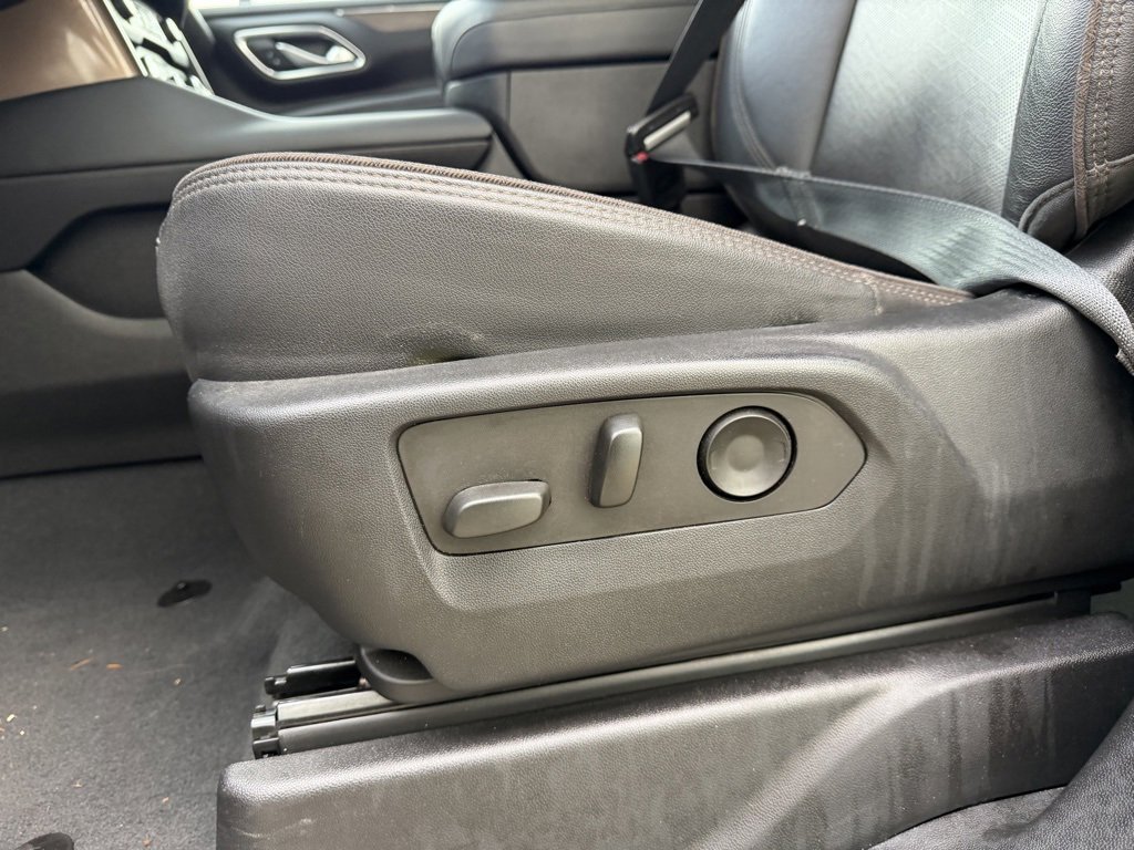 Used 2023 Chevrolet Suburban High Country image 14