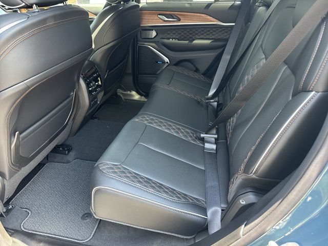 New 2026 Jeep Grand Cherokee Summit w/ Obsidian Package AWD/4WD image 19