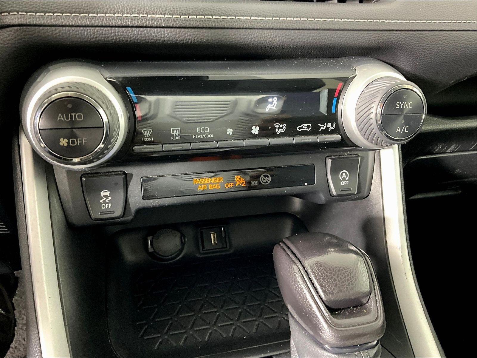 Used 2022 Toyota RAV4 XLE FWD image 15