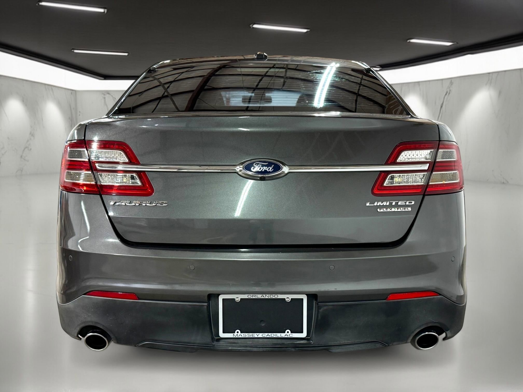 Used 2015 Ford Taurus Limited image 9