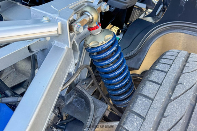 Used 2005 Ford GT RWD image 23