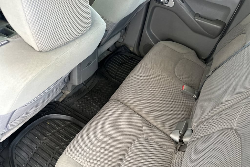 Used 2013 Nissan Frontier SV AWD/4WD image 12