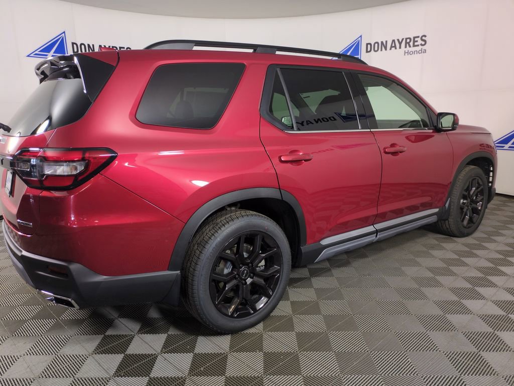 New 2025 Honda Pilot Touring image 5