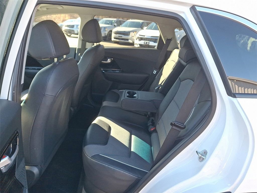 Used 2022 Kia Niro EX image 12