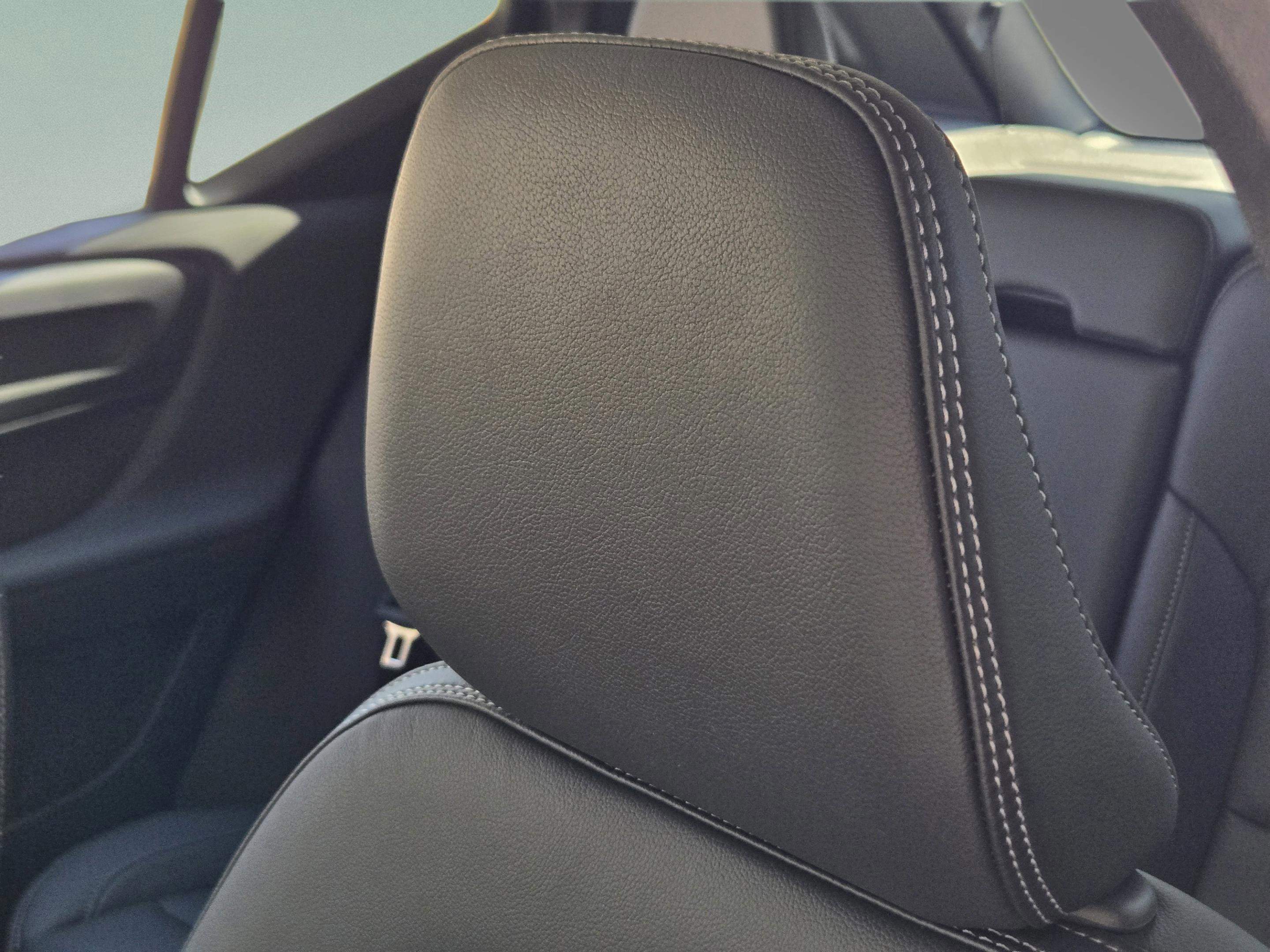 New 2026 Volvo XC40 B4 Core w/ Climate Package image 12