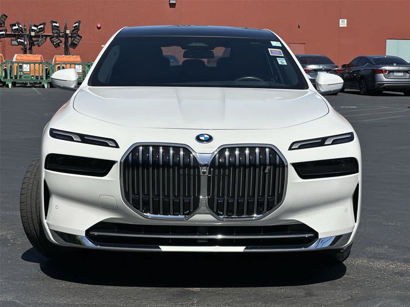 Used 2025 BMW i7 eDrive50 w/ Premium Package RWD image 7